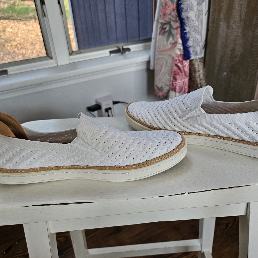 UGG Women's Slip-On Shoes  - Sz 8 - Picture 5 of 7